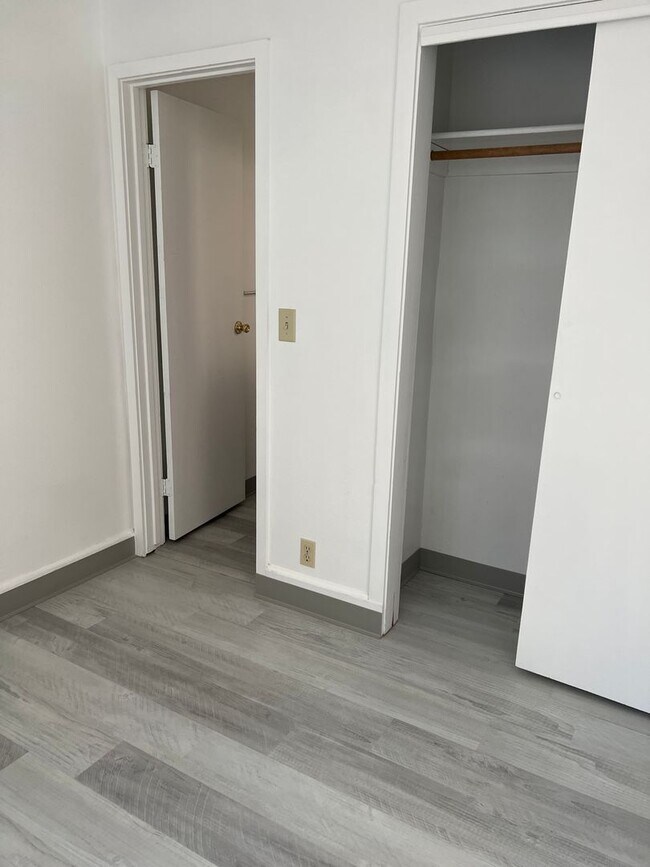 Building Photo - 1120-1130 NE Shaw Street