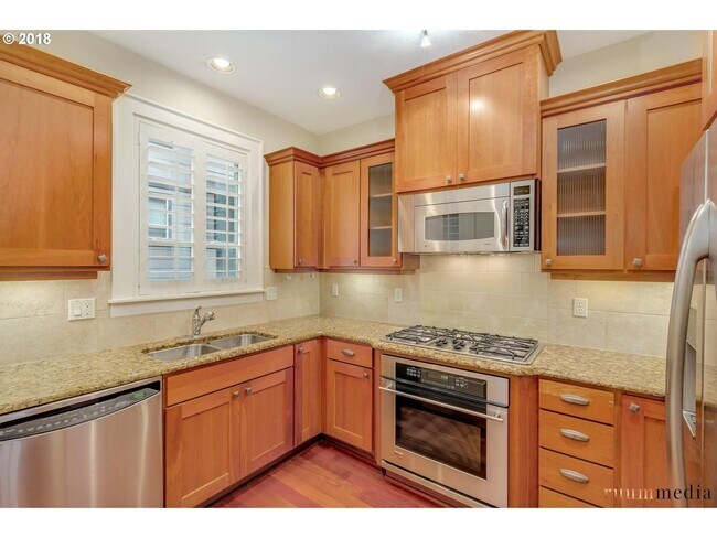 Building Photo - 658 SW Rustica Terrace