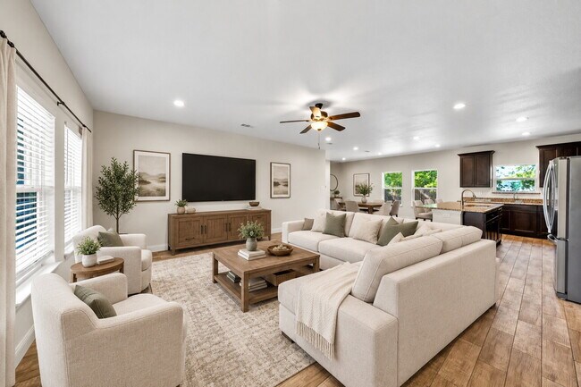 Building Photo - "Charming 3-Bed, 2-Bath Greenville Home with Elegant Granite Countertops!"