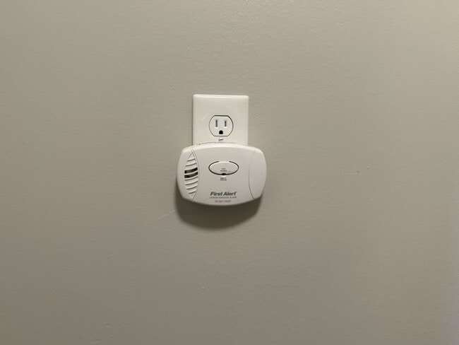 Building Photo - Very Nice 3 Bedroom In Paducah Available Immediately