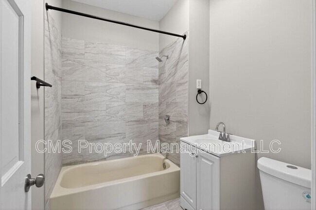 Building Photo - 378 Grand St