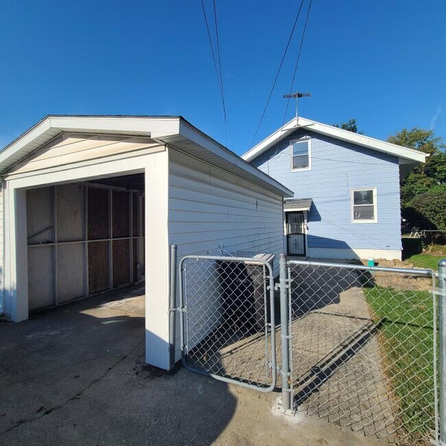 Building Photo - 2728 Crescent Ave