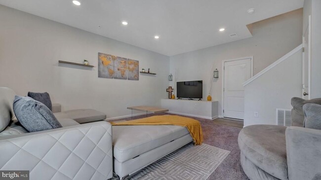 Building Photo - 7748 Venice Ln