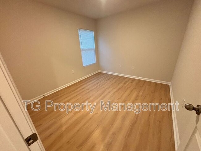 Building Photo - 2235 Orchard St