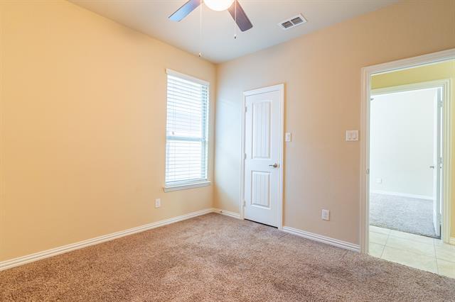 Building Photo - 2943 Ladoga Dr