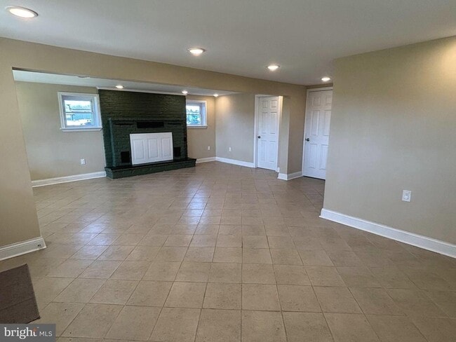 Building Photo - 105 Cotta Ln