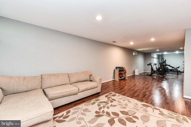 Building Photo - 641 Meade Dr SW