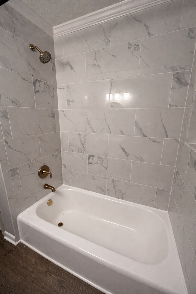 Building Photo - 1903 Azalea Dr