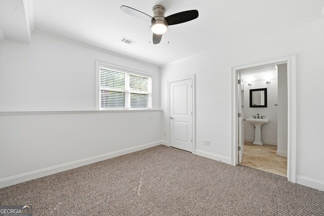 Building Photo - 6740 Castleton Dr NW