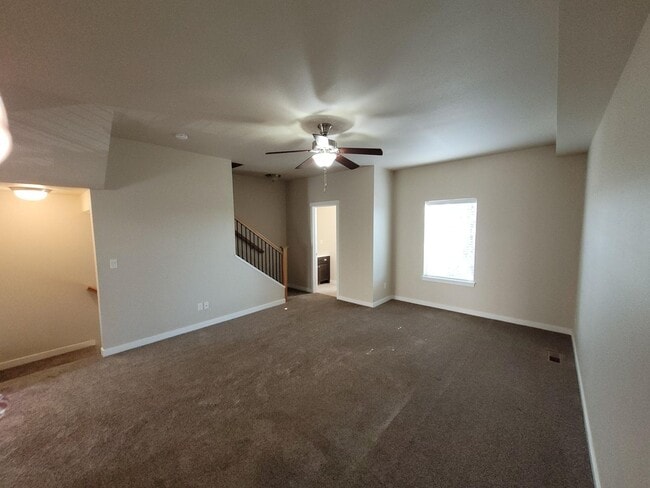 Building Photo - Outstanding Location with Community Pool!