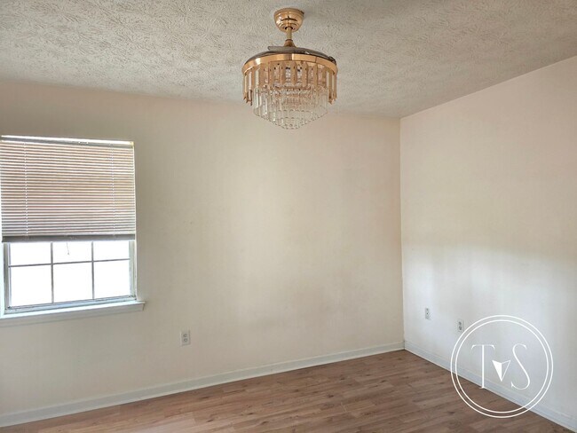 Building Photo - 613 Ryan Ln