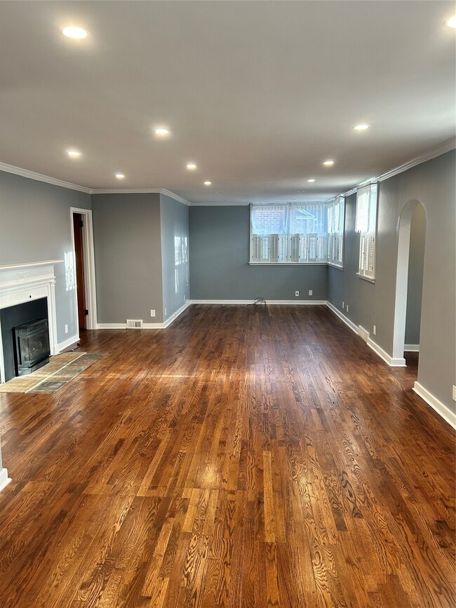 Building Photo - 74 Matthews St