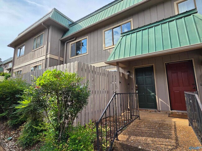 Building Photo - 2225 Golf Rd SW