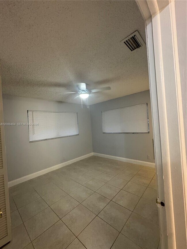 Building Photo - 1140 NW 85th Ave