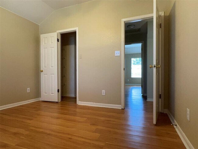 Building Photo - 12733 Serafy Ct