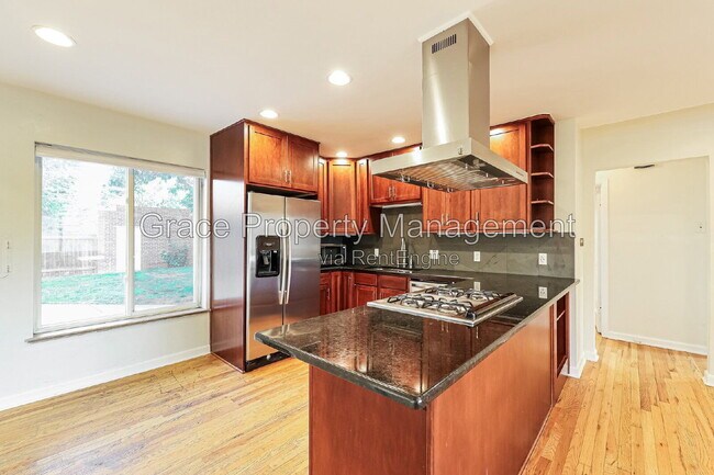 Building Photo - 3075 N Dahlia St