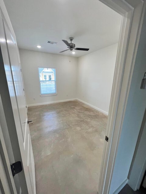 Building Photo - 111 Coon Trl