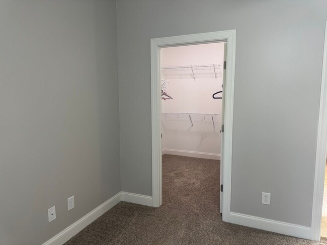 Building Photo - Cute 4BR Home in Perfect Location