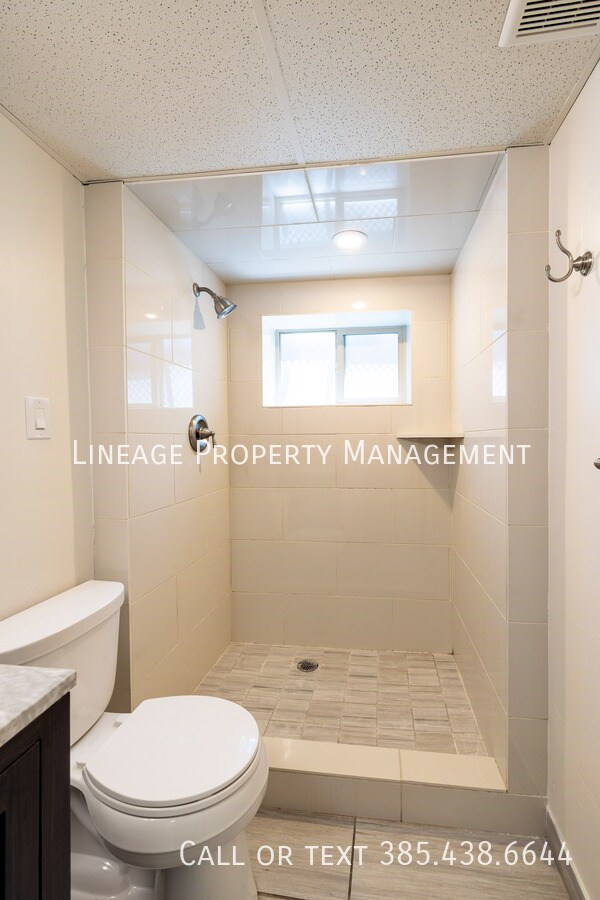 Building Photo - 1223 Emery-B