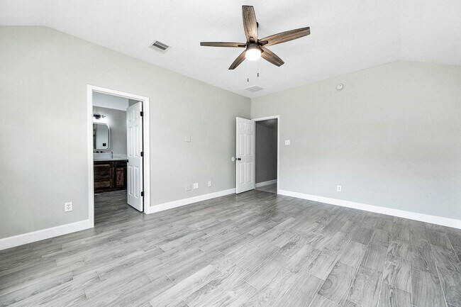Building Photo - 5006 Riverbridge Ct