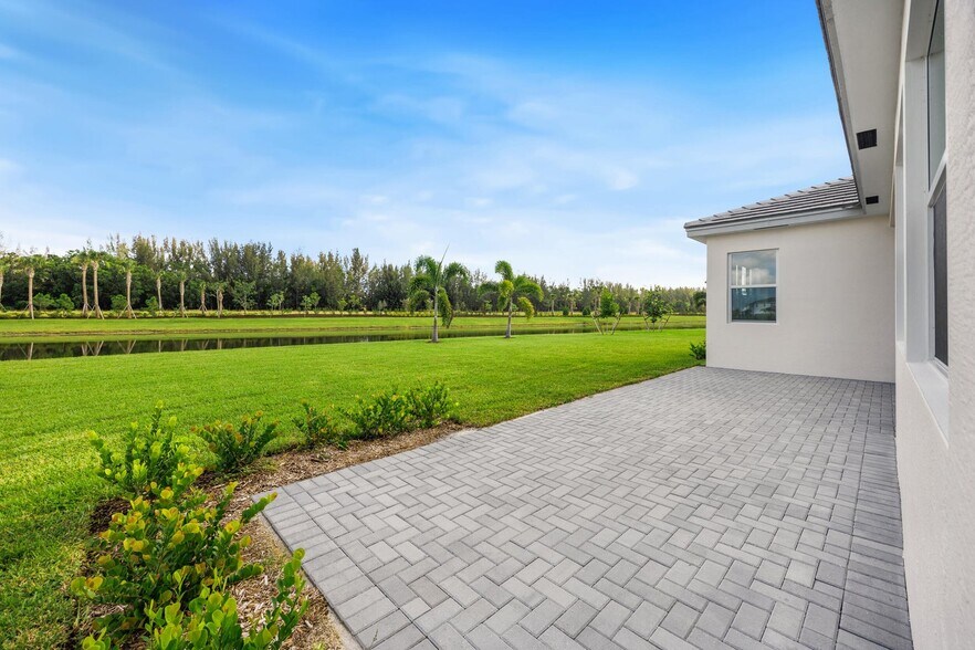 Building Photo - 15144 Wildwood Cir