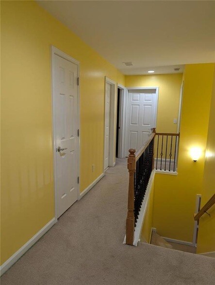 Building Photo - 815 Earlham Dr