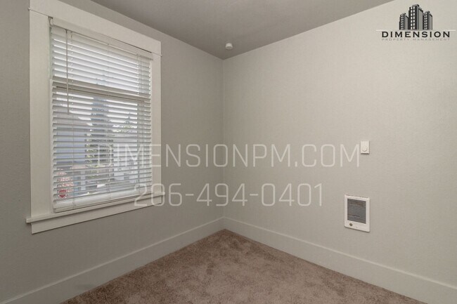 Building Photo - 2 bedroom, Spacious, Apartment in Downtown...