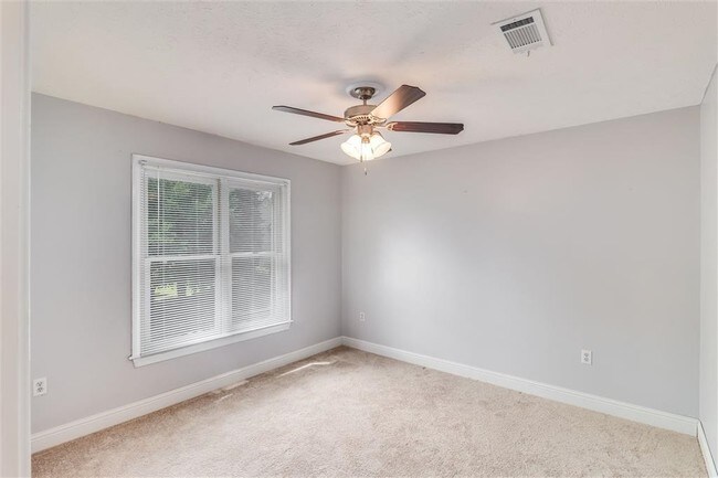 Building Photo - 307 Long Cove Dr