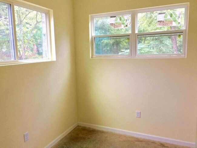 Building Photo - 4300 Mount Vernon Dr