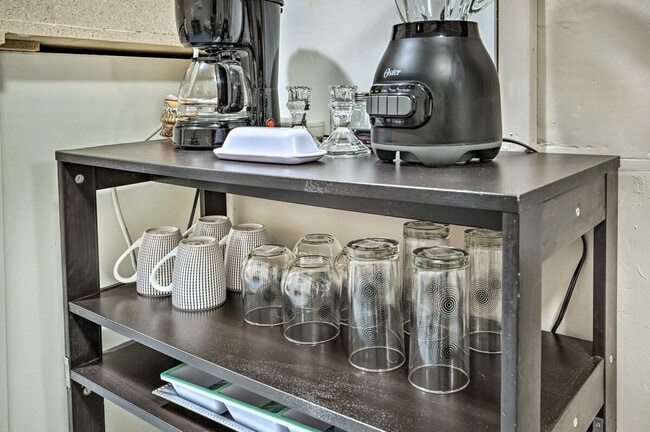 Building Photo - 7736 Sue Ellen Dr