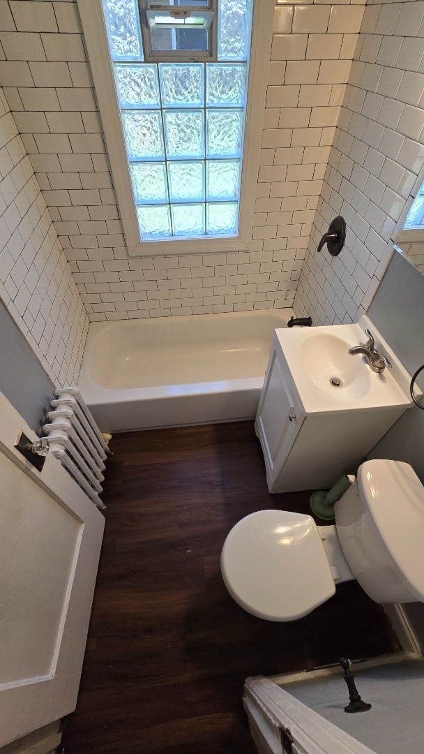 Building Photo - Renovated 3BR/1.5BA | 1,200 Sq Ft | Pet Fr...