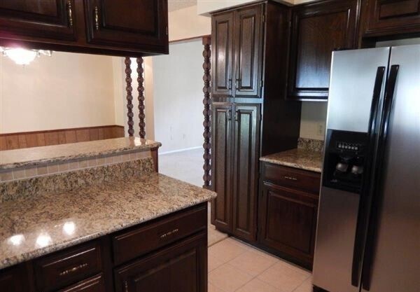 Building Photo - Available July 6: Spacious Home With Large...