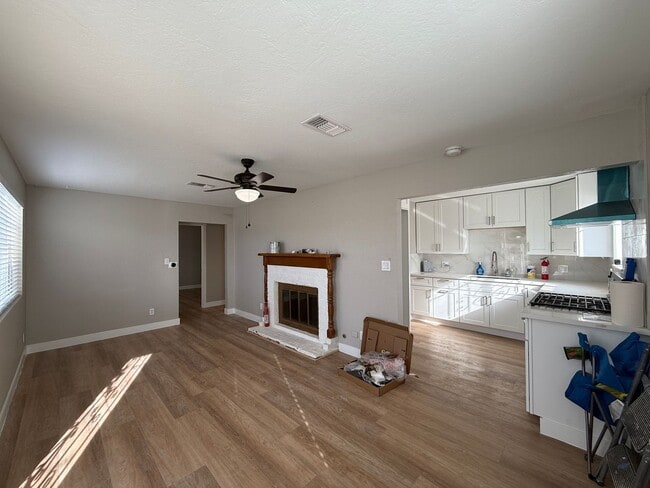 Building Photo - Lancaster 3 Bedroom + 2 Bathroom