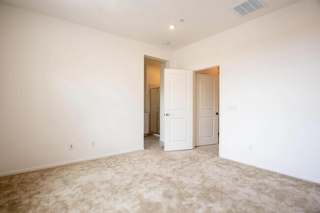 Building Photo - 516 Avenida Centro