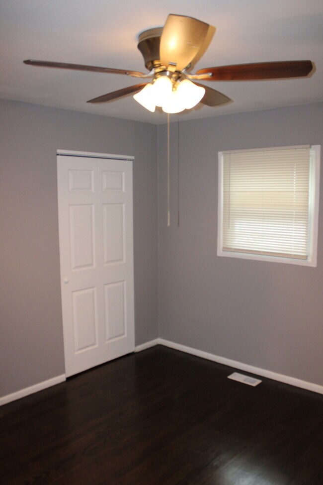 Building Photo - Spacious 4-bedroom, 1.5-bath home located ...