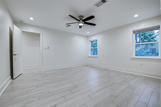 Building Photo - 5541 Aspen St