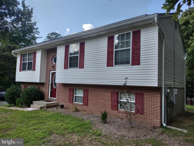 Building Photo - 351 Skyview Dr