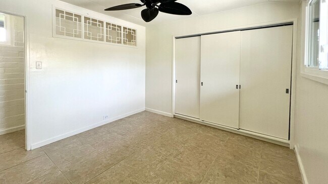 Building Photo - AVAILABLE NOW! 3 BED/2 BATH HOME IN KAILUA W/2 CAR CARPORT, YARD, POOL AND CLOSE TO BEACH!!