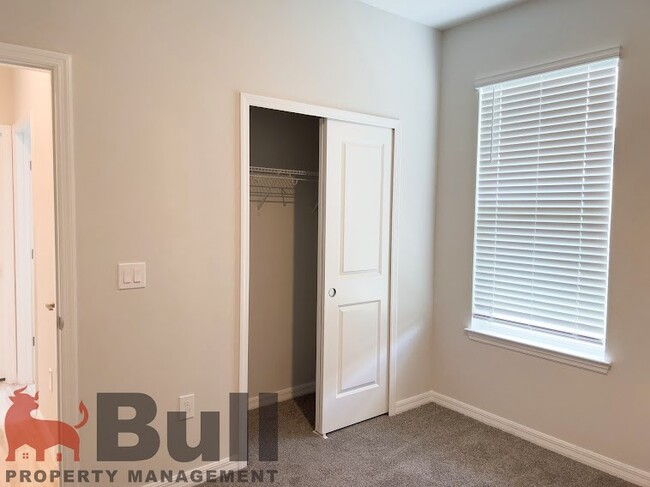 Building Photo - 1980 GOBLET COVE St