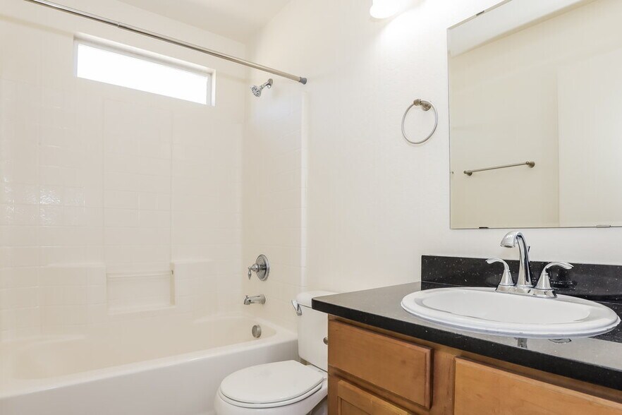 Building Photo - 5208 W Warner St