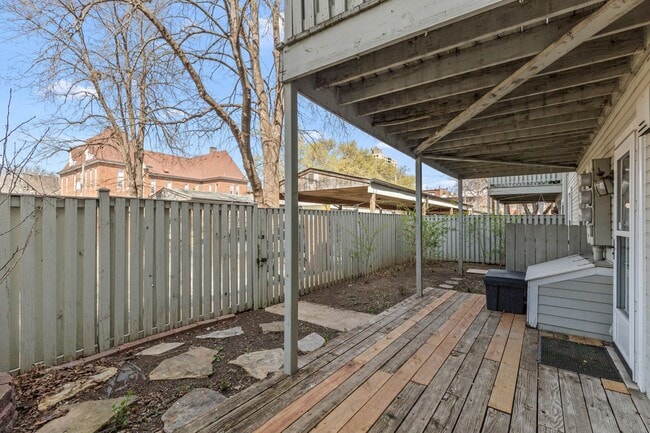 Building Photo - Charming Central West End 1-Bedroom Near Forest Park & WashU!