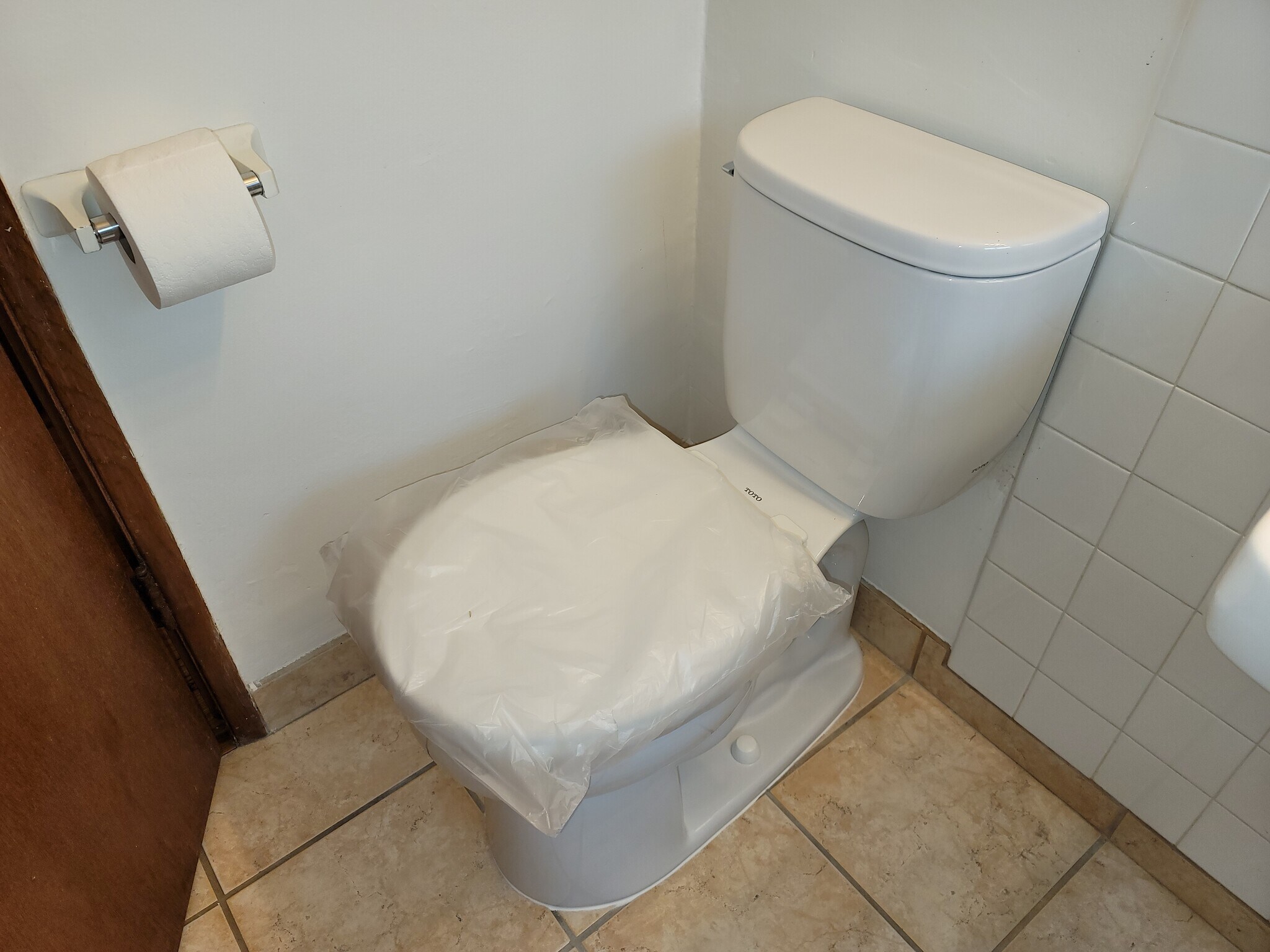 Building Photo - 2360 Walgrove Ave