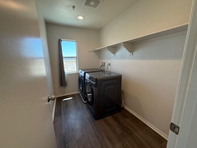 Building Photo - 2917 La Calle Audaz Ave