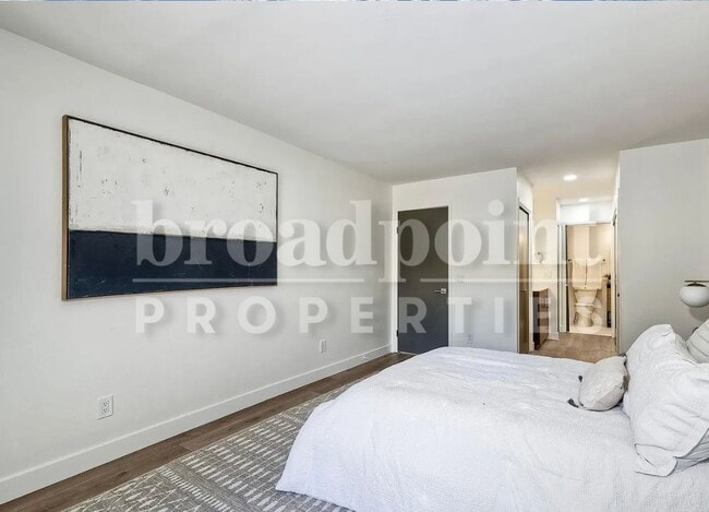 Building Photo - 2507 Navarra Dr