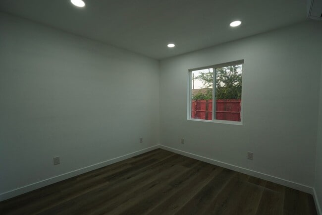 Building Photo - 925 Ohio St