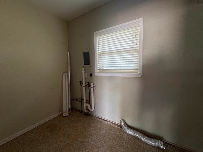 Building Photo - 1516 Rita Ln