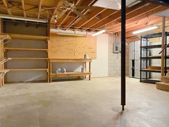 Building Photo - 3BD, 2BTH Bellevue Charmer Ready for YOU, $2,300!!