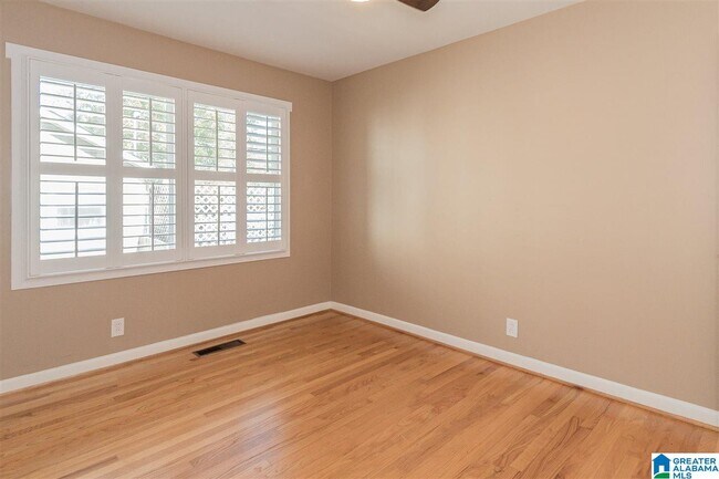 Building Photo - 615 Broadway St