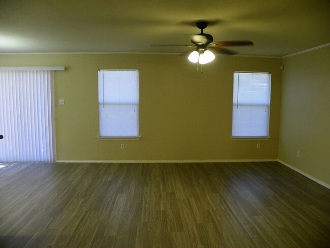 Building Photo - Welcome to this charming Centex home locat...