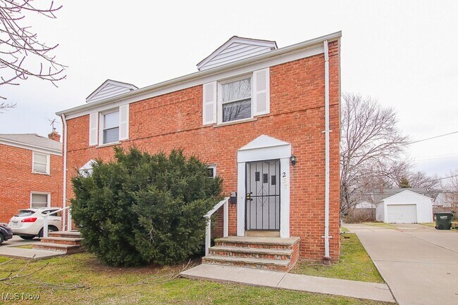 Building Photo - 257 E 250th St